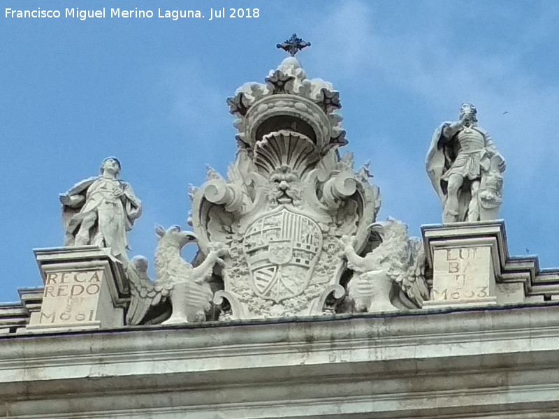 Palacio Real - Palacio Real. Escudo