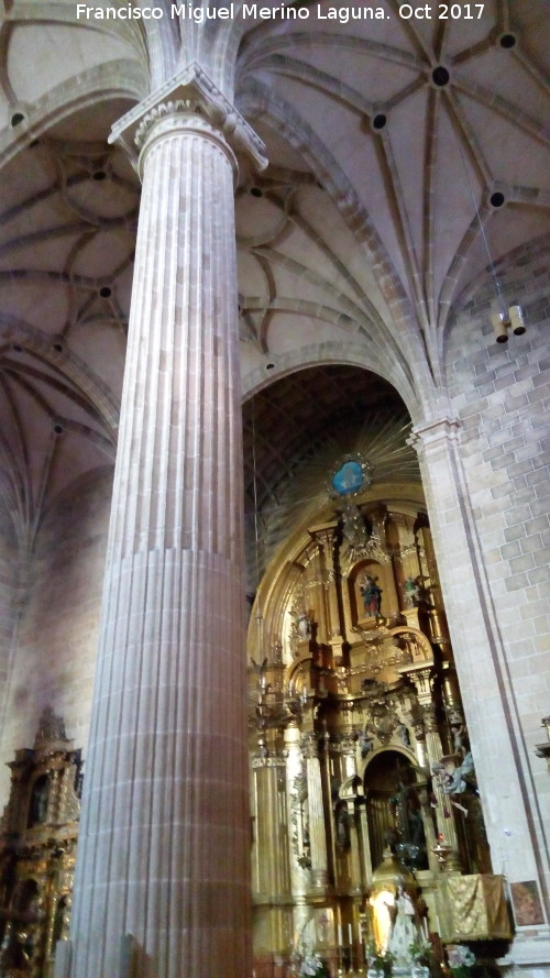 Iglesia El Salvador - Iglesia El Salvador. Columna de bastoncillos