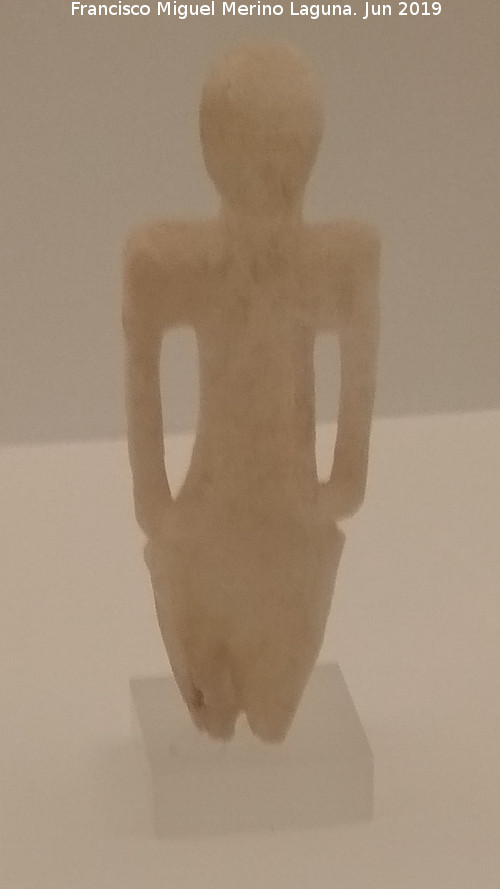 El Malagn - El Malagn. dolo de alabastro tallado y pulido 3.500-3.000 a.C. Museo Arqueolgico de Granada