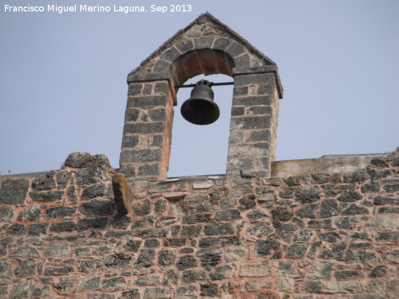 Castillo de Sorihuela - Castillo de Sorihuela. Espadaa y restos de matacn