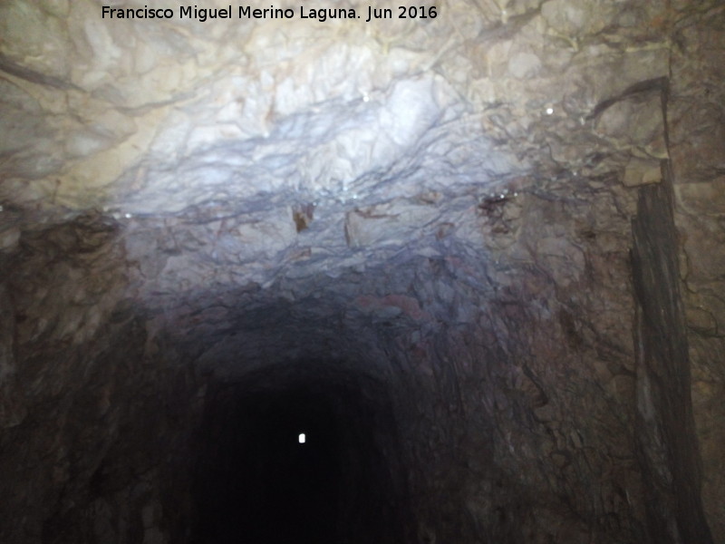 Camino de la Canalizacin de Otiar - Camino de la Canalizacin de Otiar. Tnel sobre la Cueva de los Soles