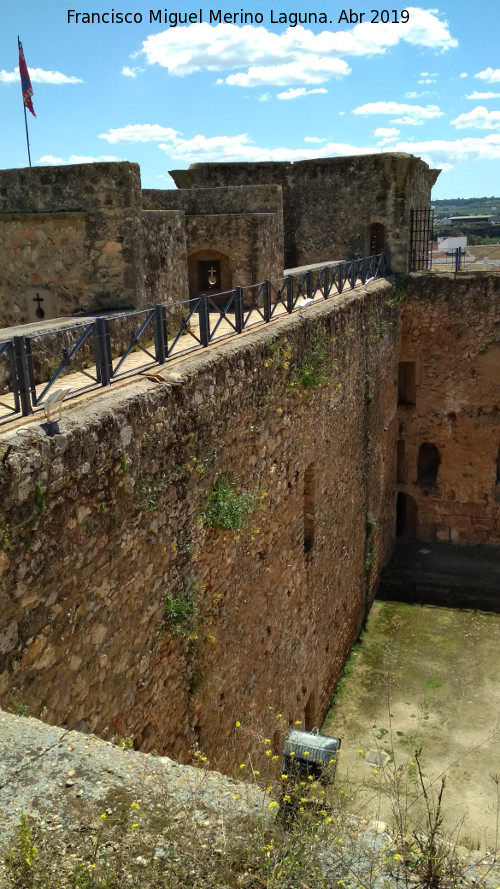 Castillo de los Guzmanes - Castillo de los Guzmanes. Adarve Este