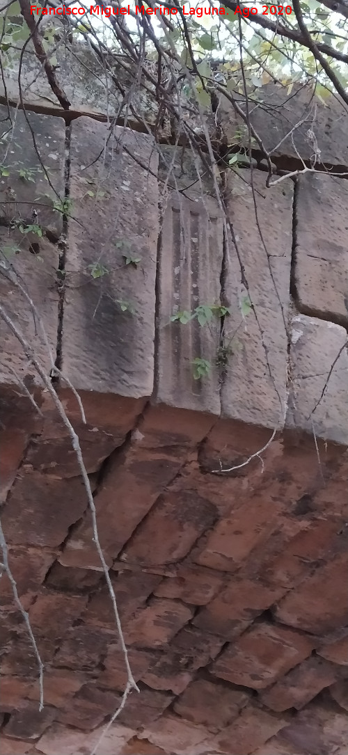 Puente Mocho - Puente Mocho. Bajo relieve procedente de Cstulo en la parte de Ibros