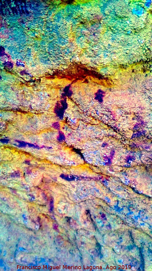 Pinturas rupestres y petroglifos Cueva del Clarillo - Pinturas rupestres y petroglifos Cueva del Clarillo. Tratada con Dstretch