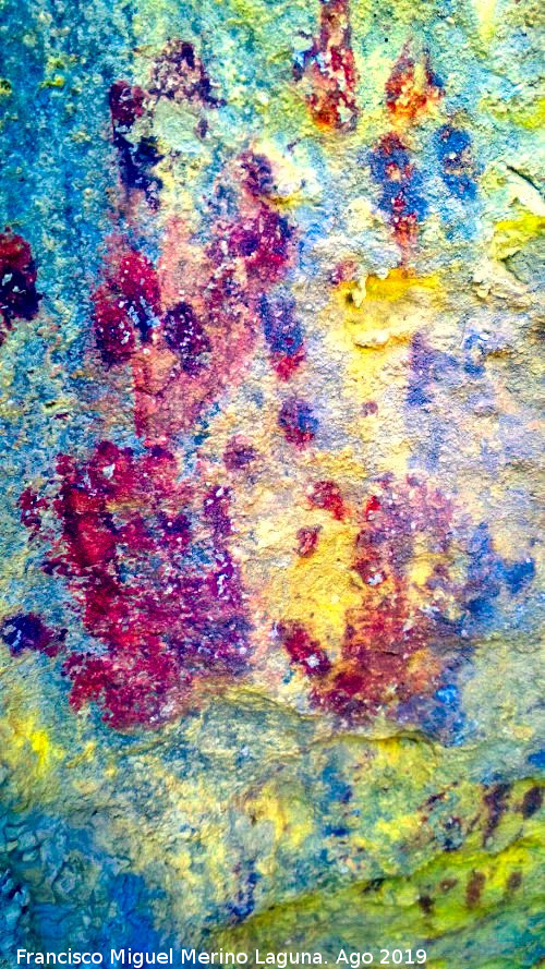 Pinturas rupestres y petroglifos Cueva del Clarillo - Pinturas rupestres y petroglifos Cueva del Clarillo. Tratada con Dstretch