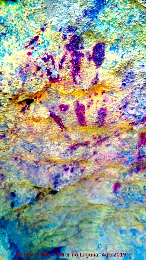 Pinturas rupestres y petroglifos Cueva del Clarillo - Pinturas rupestres y petroglifos Cueva del Clarillo. Tratada con Dstretch