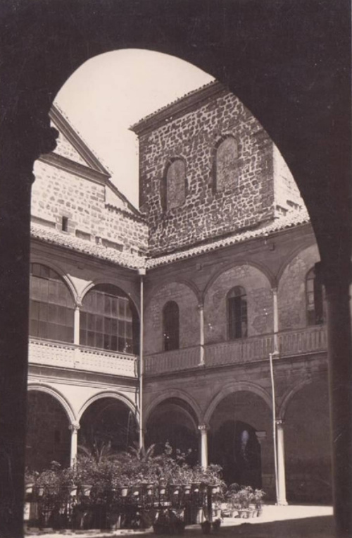 Hospital de Santiago. Patio Central - Hospital de Santiago. Patio Central. Foto antigua