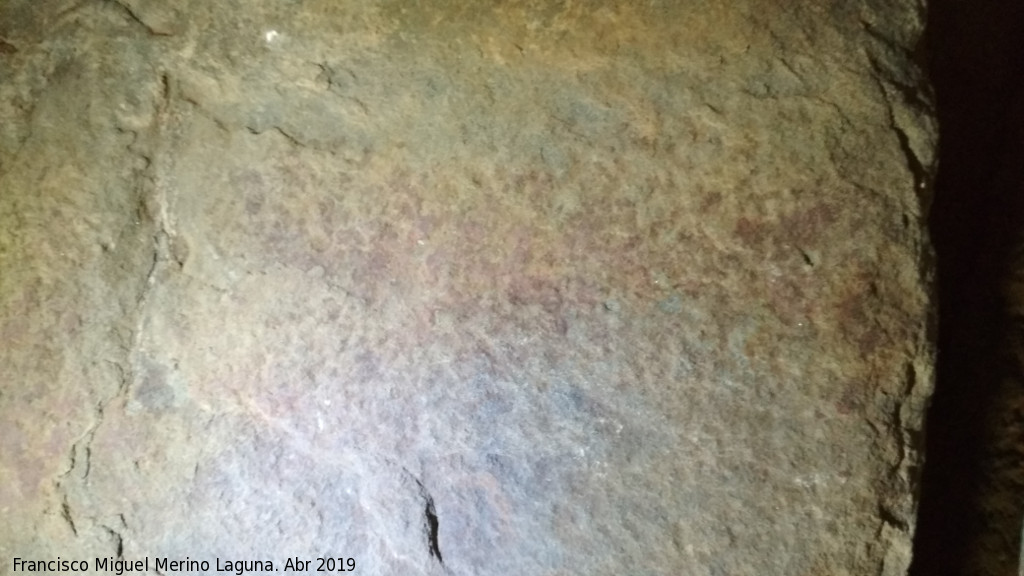 Dolmen de Soto. Petroglifo IV - Dolmen de Soto. Petroglifo IV. Restos de pintura roja