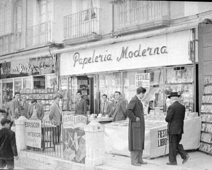 Edificio de la Calle Bernab Soriano n 30 - Edificio de la Calle Bernab Soriano n 30. Foto antigua