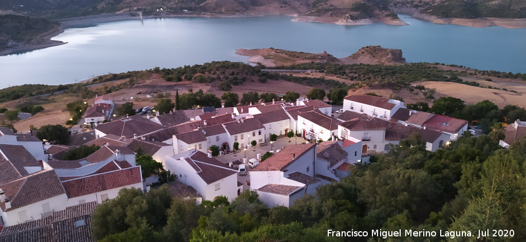 Zahara de la Sierra - Zahara de la Sierra. Desde el Jard�n de Pinsapos