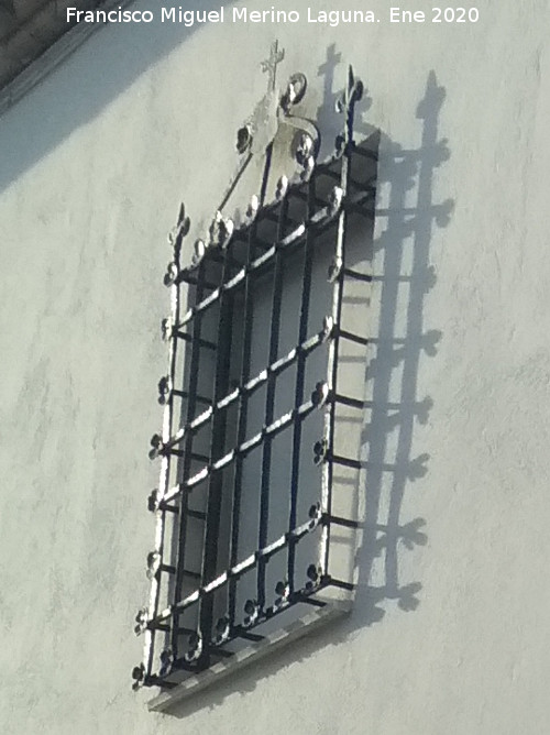 Casa de la Calle Antonio Moreno n� 31 - Casa de la Calle Antonio Moreno n� 31. Reja de rosetas con escudo y cruz