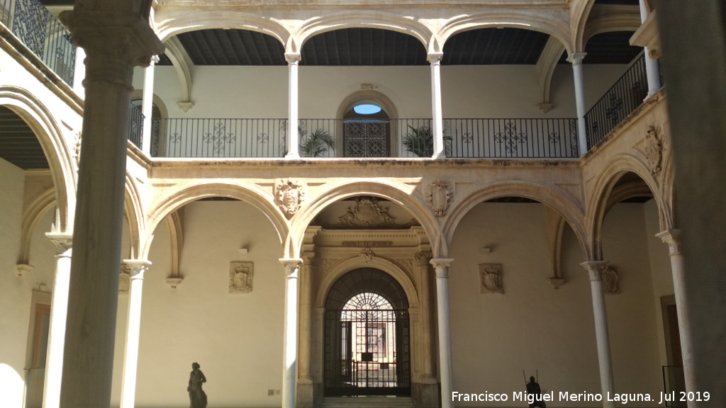 Palacio de San Esteban - Palacio de San Esteban. Claustro