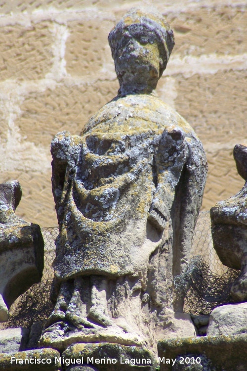 Iglesia de San Isidoro - Iglesia de San Isidoro. Estatua de la portada derecha