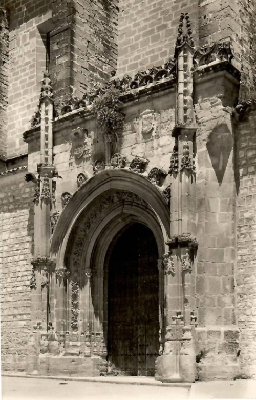Iglesia de San Isidoro - Iglesia de San Isidoro. Portada. Foto antigua
