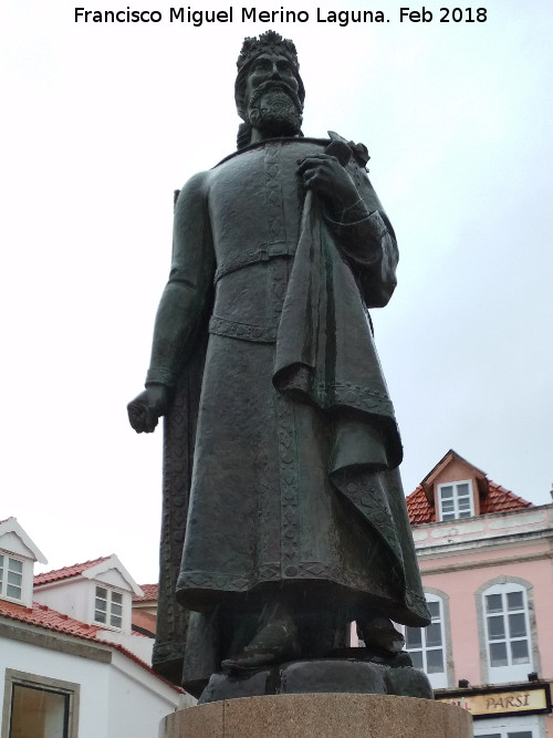 Monumento a Don Pedro I - Monumento a Don Pedro I. Estatua
