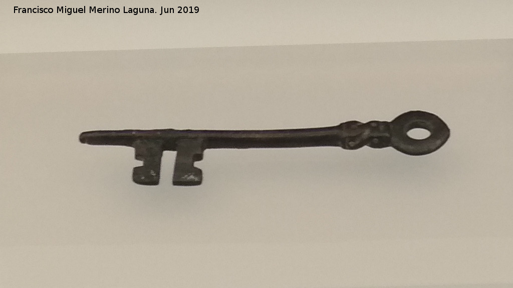 Museo Arqueolgico de Granada - Museo Arqueolgico de Granada. Llave de hierro siglos XIII-XIV