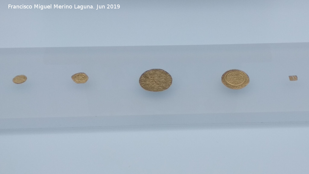 Museo Arqueolgico de Granada - Museo Arqueolgico de Granada. Monedas musulmanas de oro