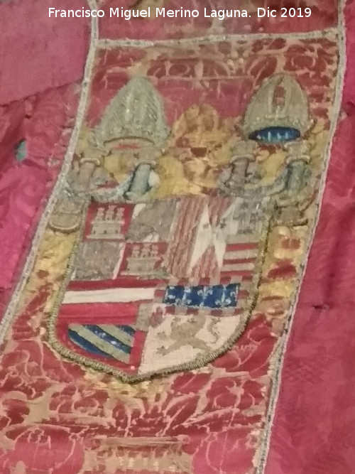 Iglesia de San Miguel Arcngel - Iglesia de San Miguel Arcngel. Escudo de la Casulla de las Navas de Tolosa