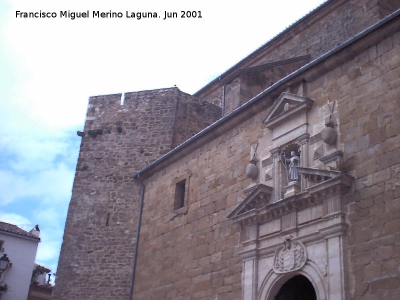 Iglesia de San Andrs - Iglesia de San Andrs. Portada con torren adosado