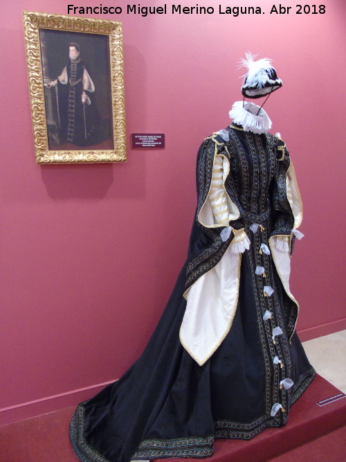 Ropa femenina en el Siglo XVI - Ropa femenina en el Siglo XVI. Vestido de Isabel de Valois. Exposicin Palacio Episcopal Salamanca