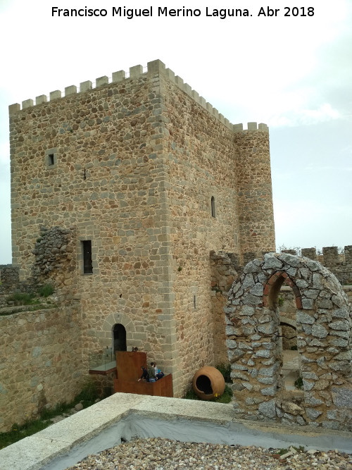 Castillo de la Coracera. Torre del Homenaje - Castillo de la Coracera. Torre del Homenaje. Torre del Homenaje y espadaa