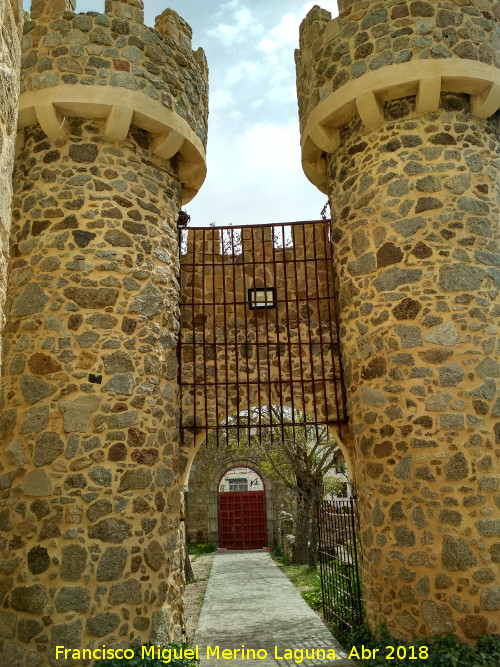 Castillo de la Coracera. Puerta Segunda - Castillo de la Coracera. Puerta Segunda. Intramuros