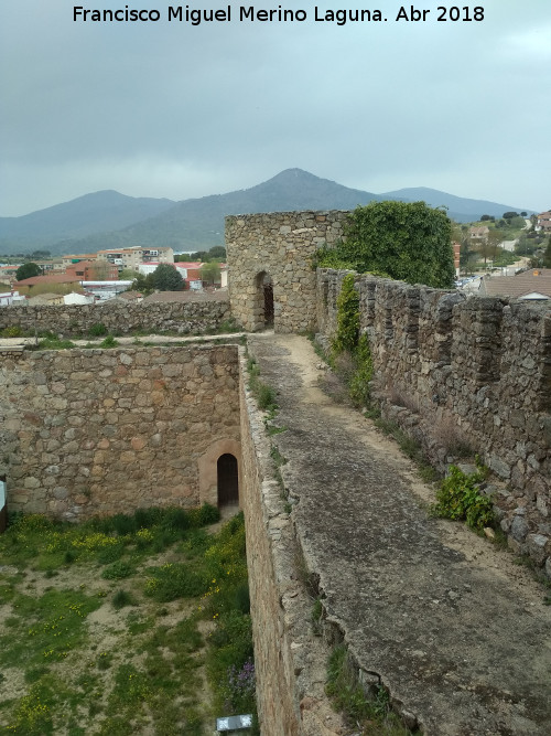 Castillo de la Coracera. Muralla - Castillo de la Coracera. Muralla. Adarve