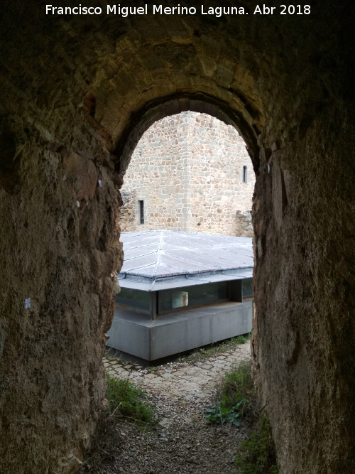 Castillo de la Coracera. Muralla - Castillo de la Coracera. Muralla. Puerta del habitculo de una torre esquinera