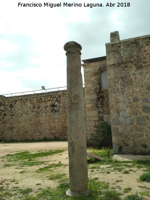 Castillo de la Coracera. Columna del Patio - Castillo de la Coracera. Columna del Patio. 