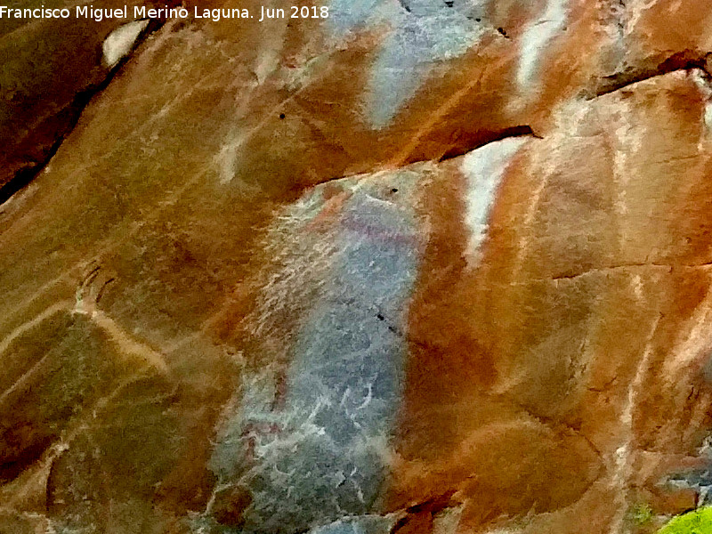 Pinturas rupestres del Puntal - Pinturas rupestres del Puntal. Figura muy desvada del grupo II a la izquierda