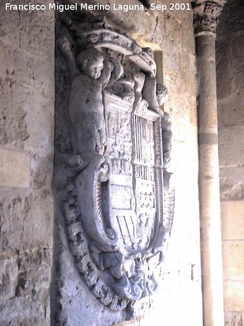 Alczar de los Reyes Catlicos - Alczar de los Reyes Catlicos. Escudo de los Reyes Catlicos en el habitculo de la puerta de entrada