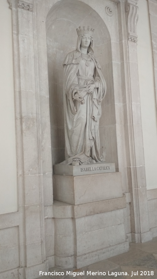 Palacio Real. Capilla Real - Palacio Real. Capilla Real. Estatua de Isabel la Catlica