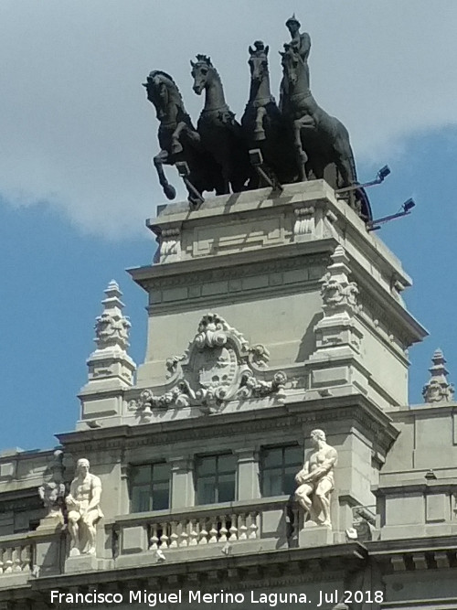 Edificio de las Cuadrigas - Edificio de las Cuadrigas. 