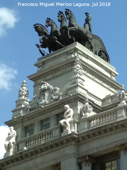 Edificio de las Cuadrigas - Edificio de las Cuadrigas. 