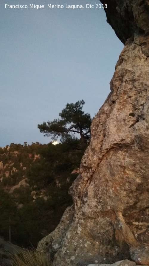 Estrecho de los Perales - Estrecho de los Perales. Saliendo la Luna