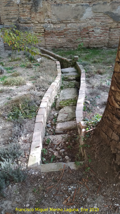 Acueducto de Dar Al-Horra - Acueducto de Dar Al-Horra. Su llegada al interior del palacio