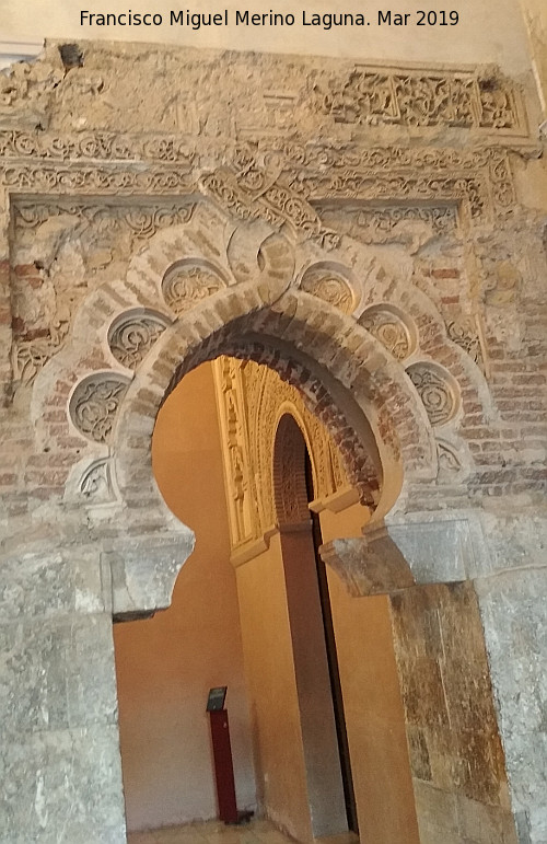 Aljafera. Saln Dorado - Aljafera. Saln Dorado. Puerta de acceso desde el prtico norte