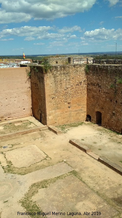 Castillo de los Guzmanes. Plaza de Armas - Castillo de los Guzmanes. Plaza de Armas. 