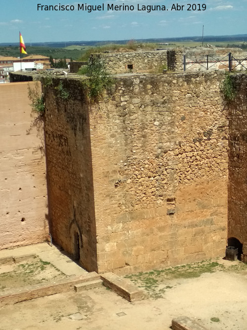 Castillo de los Guzmanes. Torre del Homenaje - Castillo de los Guzmanes. Torre del Homenaje. Desde la Torre Cuadrangular Sur