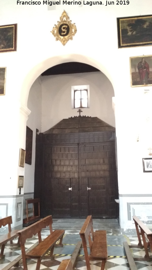 Iglesia de San Pedro y San Pablo. Interior - Iglesia de San Pedro y San Pablo. Interior. Puerta lateral