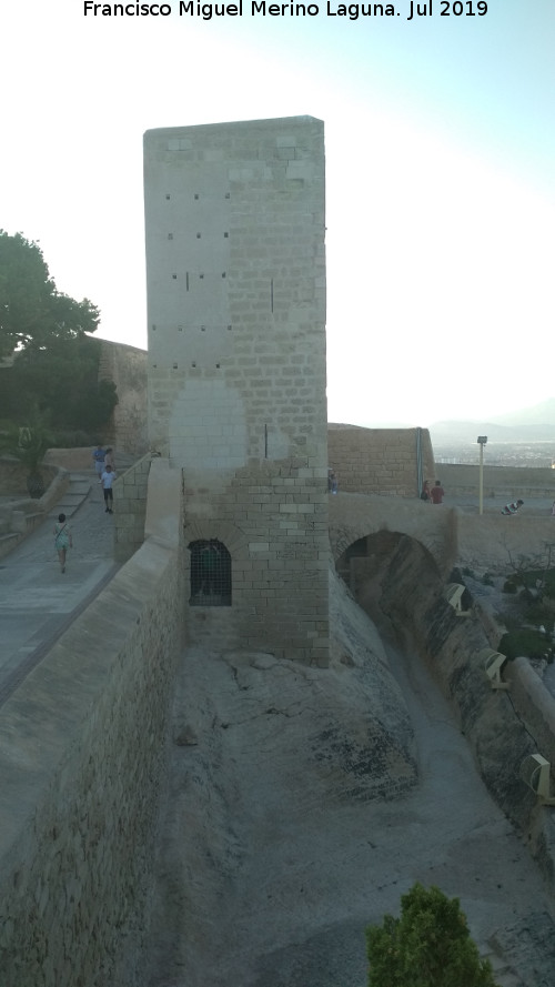 Castillo de Santa Brbara. Torre de Santa Catalina - Castillo de Santa Brbara. Torre de Santa Catalina. Desde la Torre del Colomer