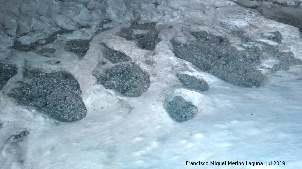 Petroglifos rupestres del Abrigo de la Tinaja VI - Petroglifos rupestres del Abrigo de la Tinaja VI. Suelo