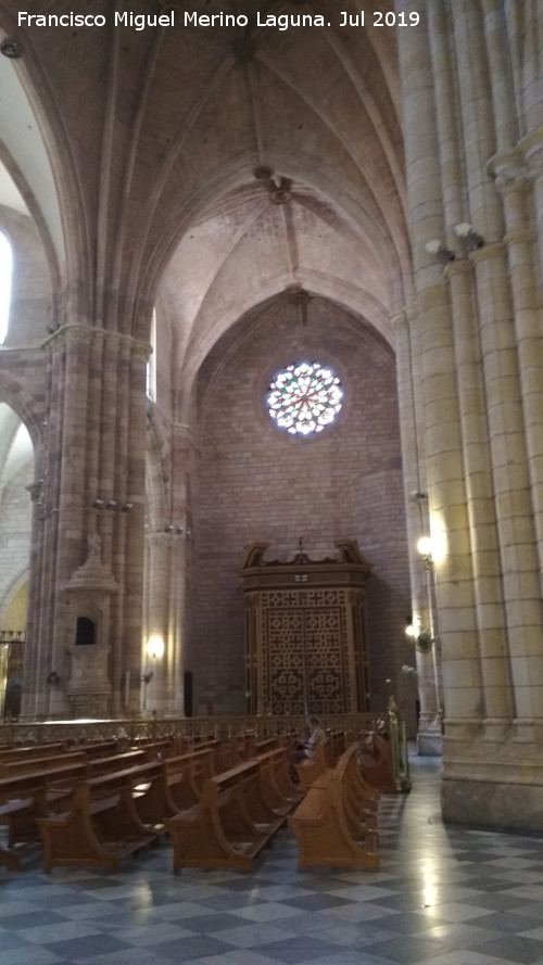 Catedral de Santa Mara. Puerta de los Apstoles - Catedral de Santa Mara. Puerta de los Apstoles. Desde el interior