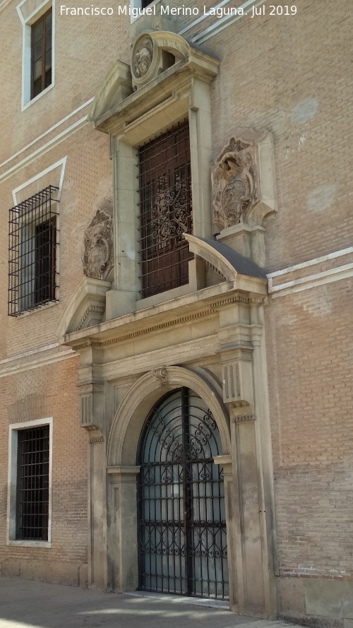 Antiguo Seminario de San Fulgencio - Antiguo Seminario de San Fulgencio. Portada a la Avenida Teniente Flomesta