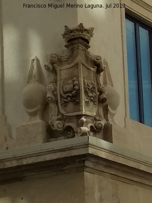 Edificio de Correos - Edificio de Correos. Escudo esquinero