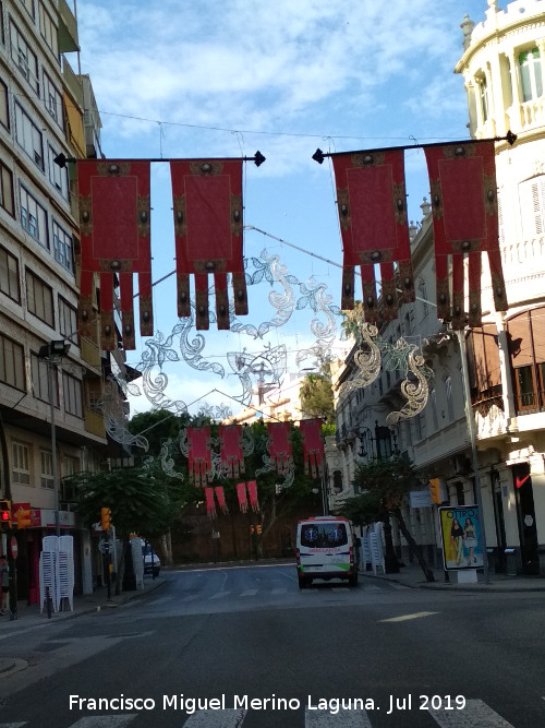 Fiestas de Moros y Cristianos - Fiestas de Moros y Cristianos. Calles engalanadas para las fiestas