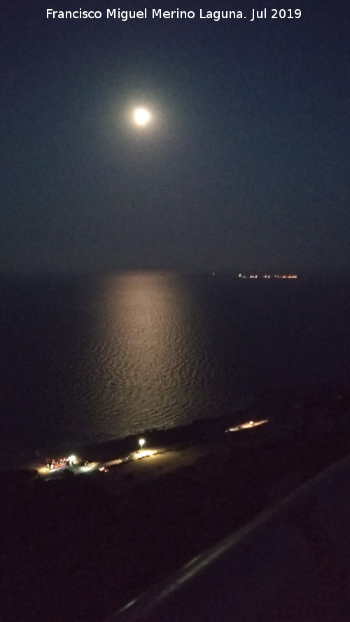 Playa Mare de Deu - Playa Mare de Deu. Desde el Mirador del Faro de Santa Pola con luna llena