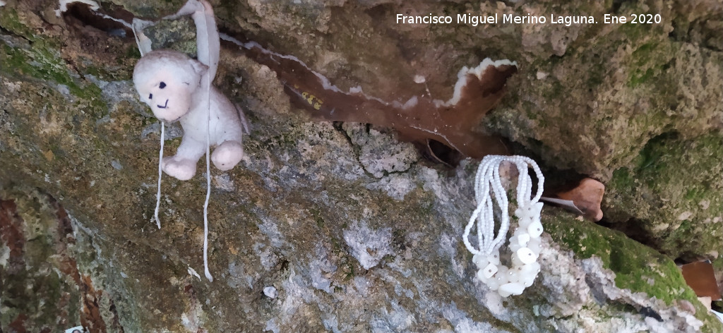 Ermita rupestre Se�or del Valle - Ermita rupestre Se�or del Valle. Exvotos