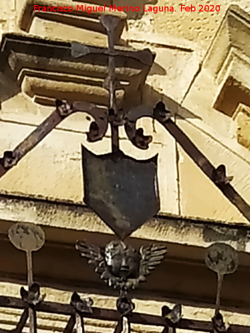 Casa de la Calle Roque Rojas n� 15 - Casa de la Calle Roque Rojas n� 15. Cruz, escudo vac�o y �ngel