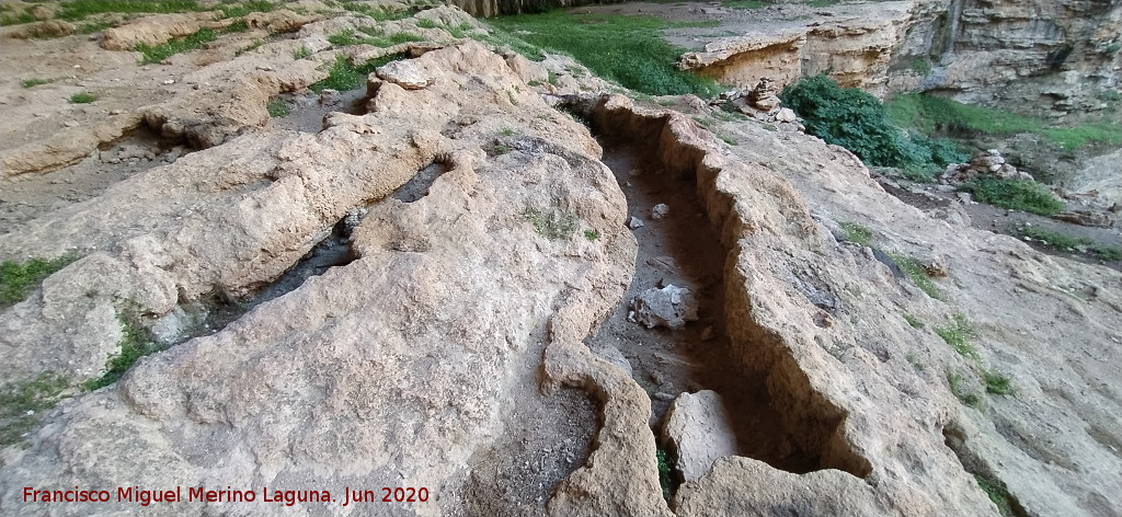Gours - Gours. Cueva de las Grajas - Santiago Pontones